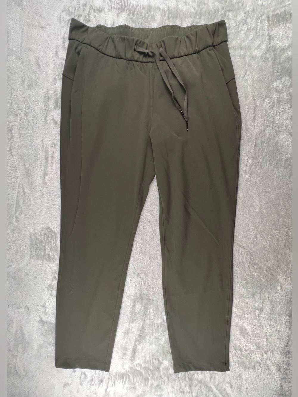 Lululemon On the Fly 7/8 Pant Womens Size 8 Olive Green Luxtreme Drawstring